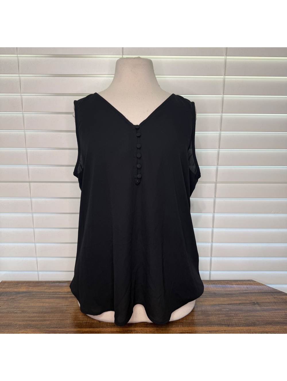 APT. 9 Black Sleeveless V-Neck Button-Up Blouse Size L